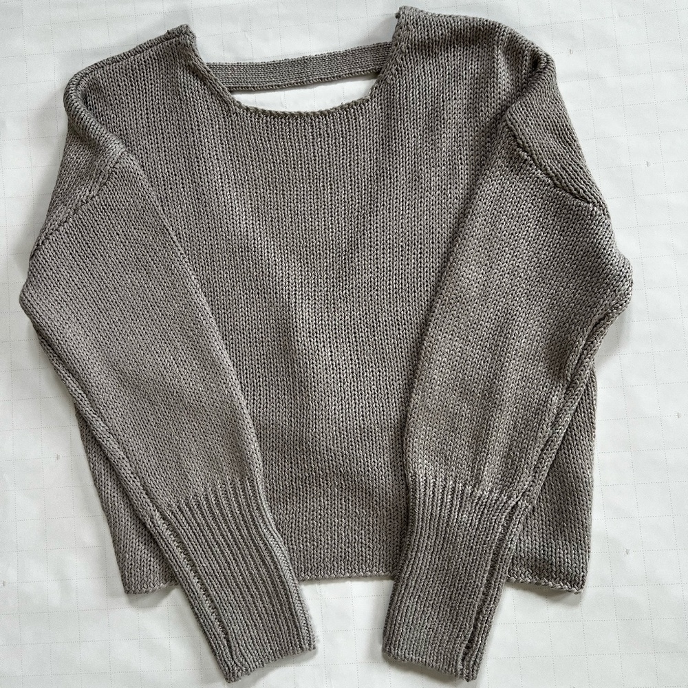 Francesca’s Girls Grey Knitted Knot-Back Sweater – Size 14